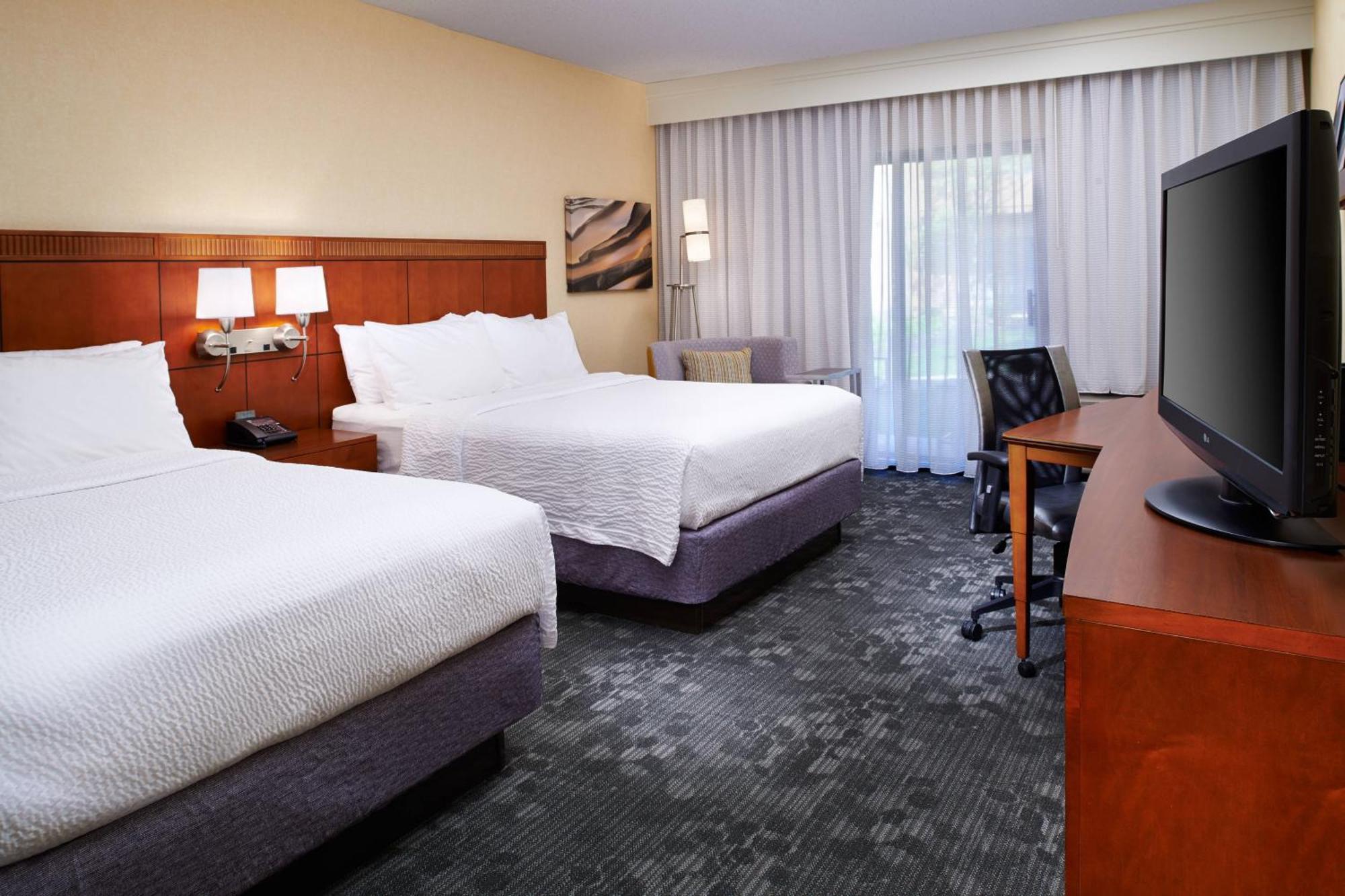 Courtyard Columbus Dublin Hotel Екстериор снимка