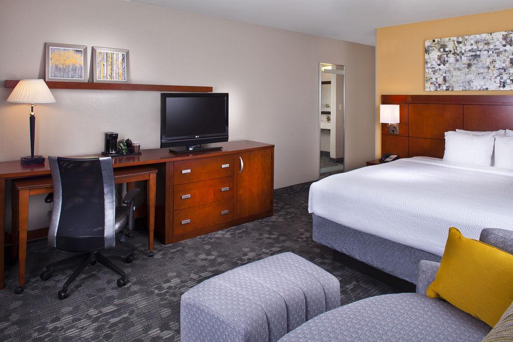 Courtyard Columbus Dublin Hotel Екстериор снимка